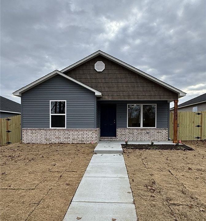 1st image of 2432 E Illinois Aly