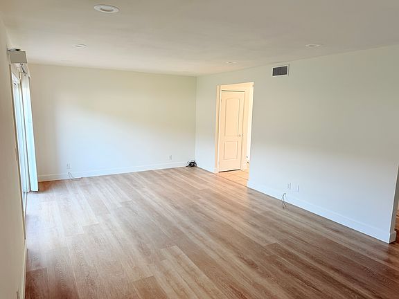2nd image of 8200 Ginnis Grn