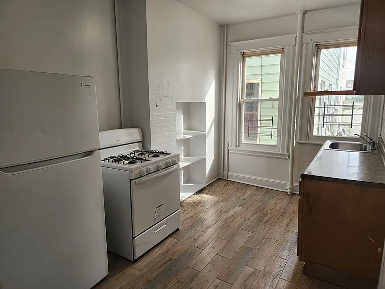 310-312 Union Ave #1L — Photo 3