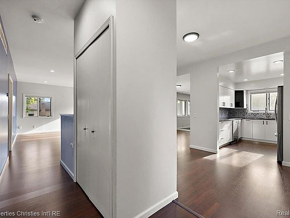 2nd image of 35052 Meadow Ln
