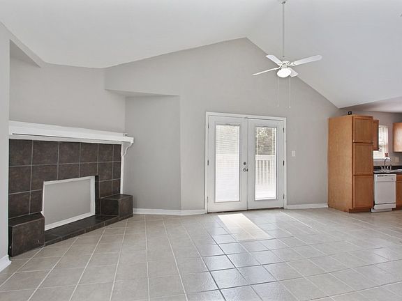 3rd image of 3131 Arts St
