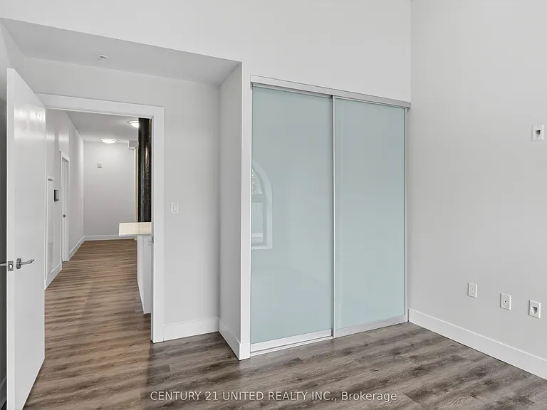 475 George St N #202 — Photo 11