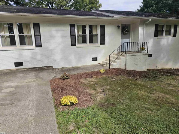 105 Bridges Ave, Taylors, SC 29687