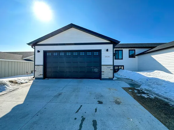 2028 Ace Ave, Brookings, SD 57006