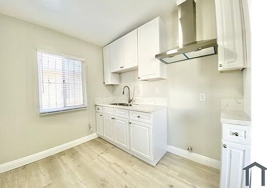 3rd image of 703 W 79th St #6