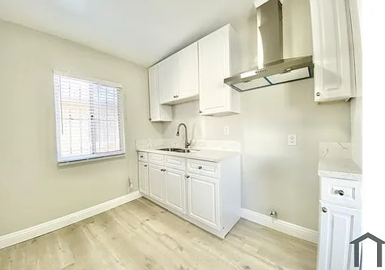 703 W 79th St #6 — Photo 3