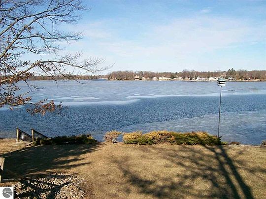3rd image of 3024 N Ogemaw Trl