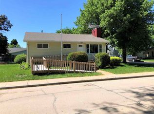 924 Blaine St, Holdrege, NE 68949