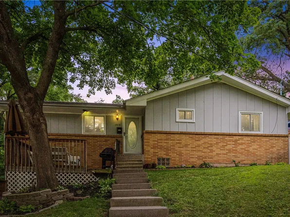 2516 Sherwood Dr, Des Moines, IA 50310