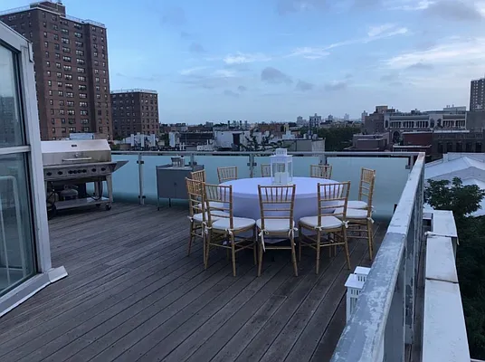 Rented by AVENUE 8 INC | media 31