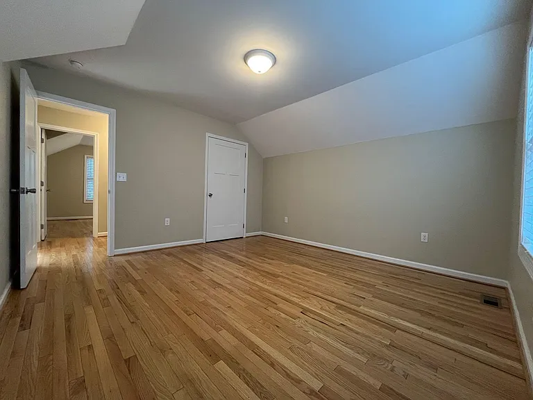 1606 Hamilton Ter SE — Photo 5