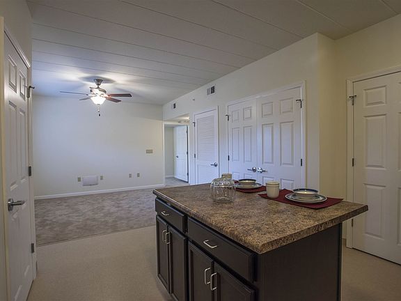 5th image of 935 E Jefferson St #8745656