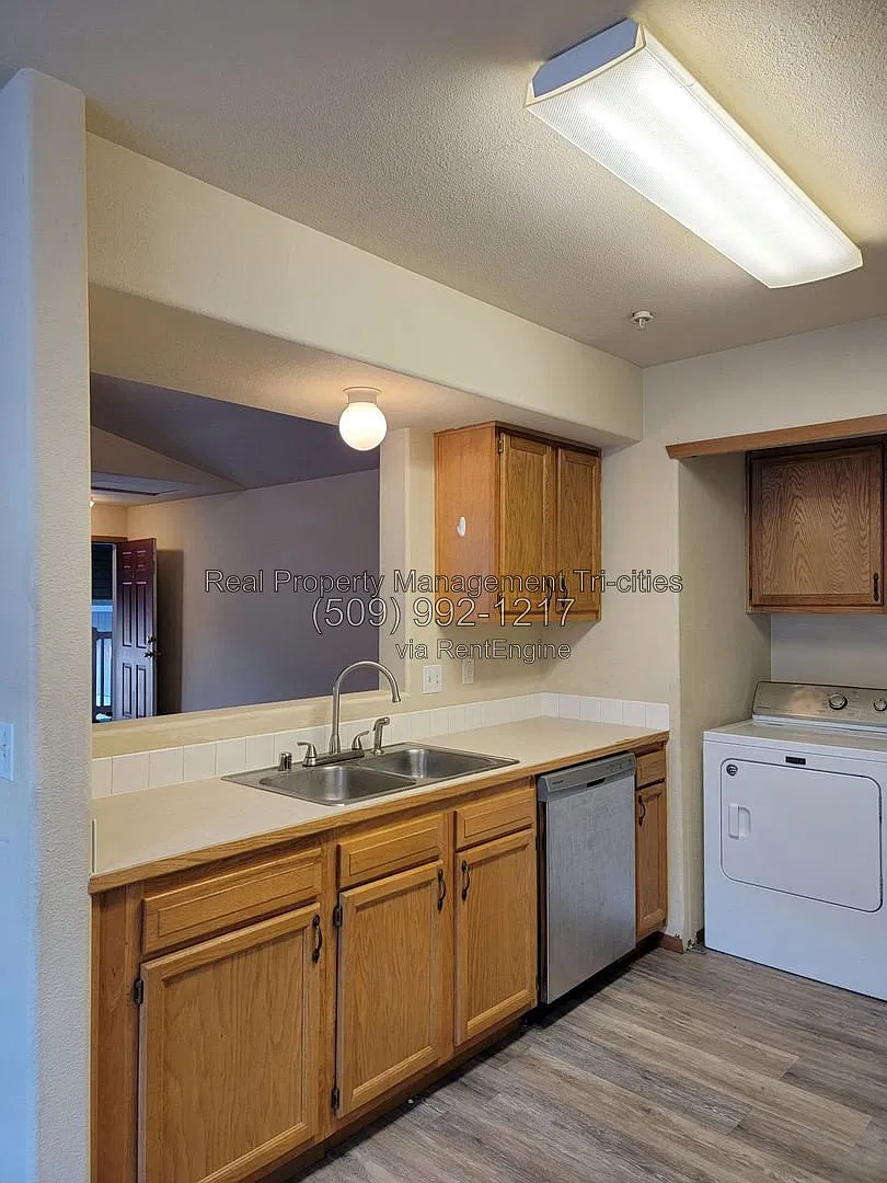 2 bed, 2.0 bath, 968 sqft, $1,395 — Photo 3