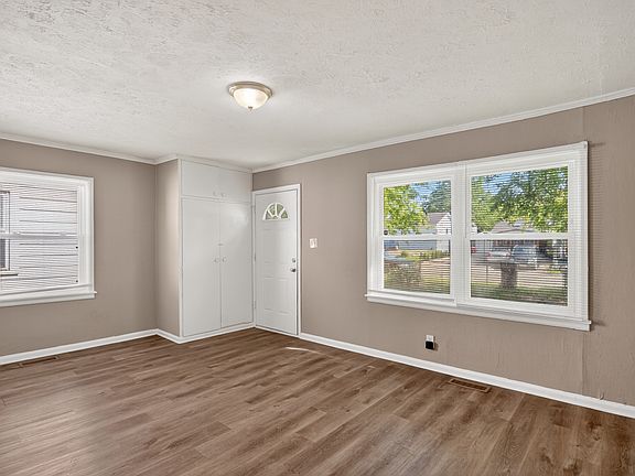 4th image of 5308 E Fletcher Ave