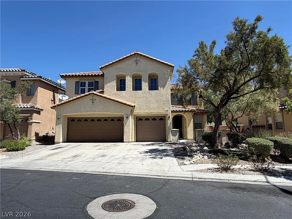 5 bed, 3.0 bath, 3934 sqft, $3,200 — Photo 2