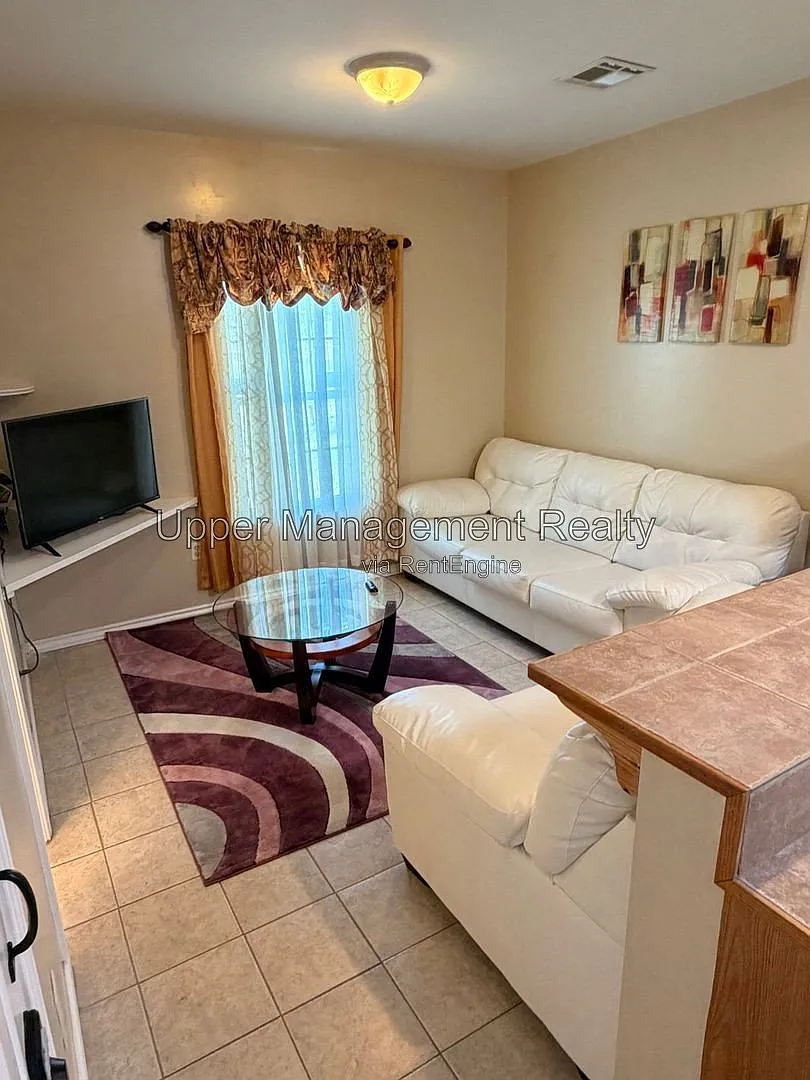 3 bed, 2.0 bath, 1000 sqft, $1,600 — Photo 4