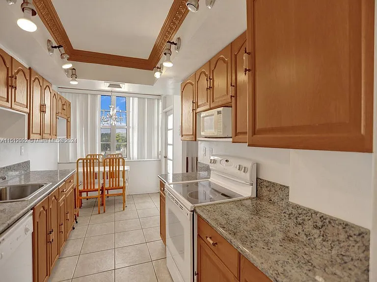 18051 Biscayne Blvd #304 — Photo 15