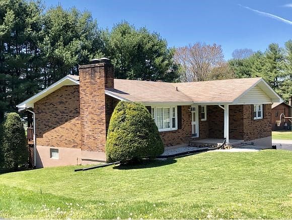 2nd image of 384 Lynnwood Dr