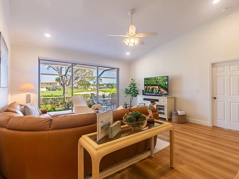 533 Prestwick Cir — Photo 6