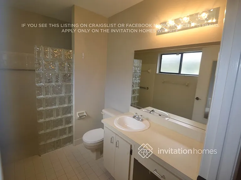 4933 NW 96th Ter — Photo 15