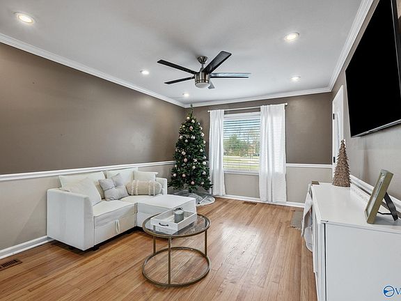 4th image of 3023 Greenhill Dr NW