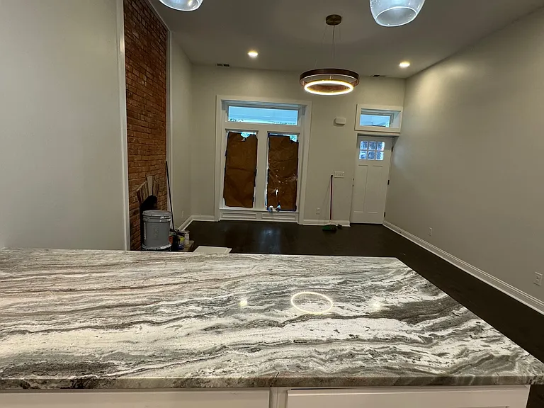 726 E Saint Catherine St — Photo 8