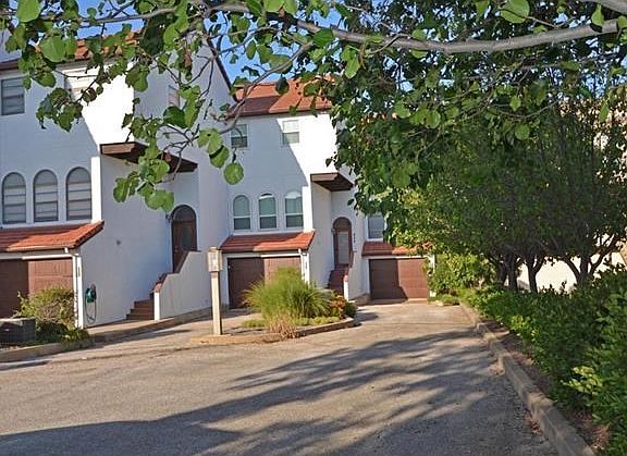 3rd image of 409 N Horseshoe Blvd