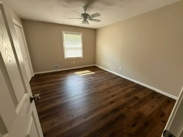 309 Hawthorne Court — Photo 6