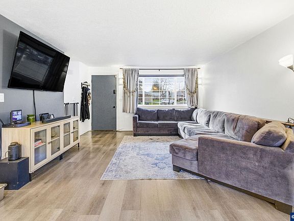 5th image of 4855 Falcon Ct NE