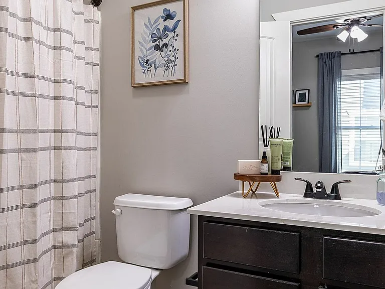 Costar Bathroom 2