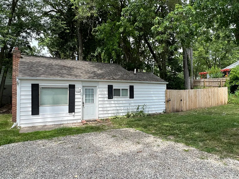 3102 W Michigan Ave — Photo 1