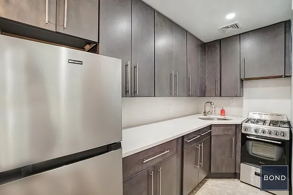 Rented by Bond New York | media 10