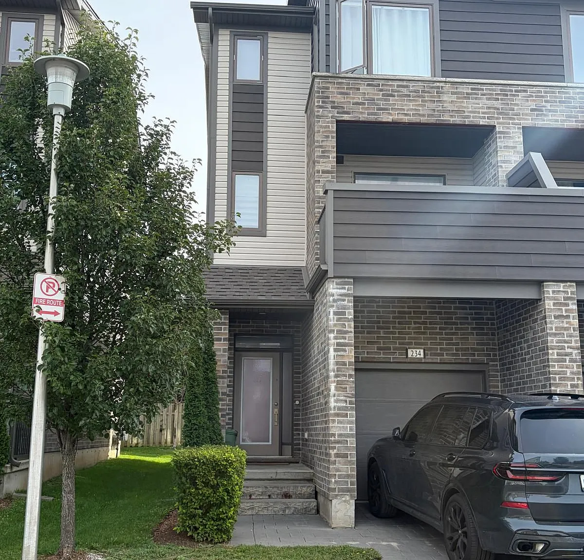 3 bed, $2,400 — Photo 1