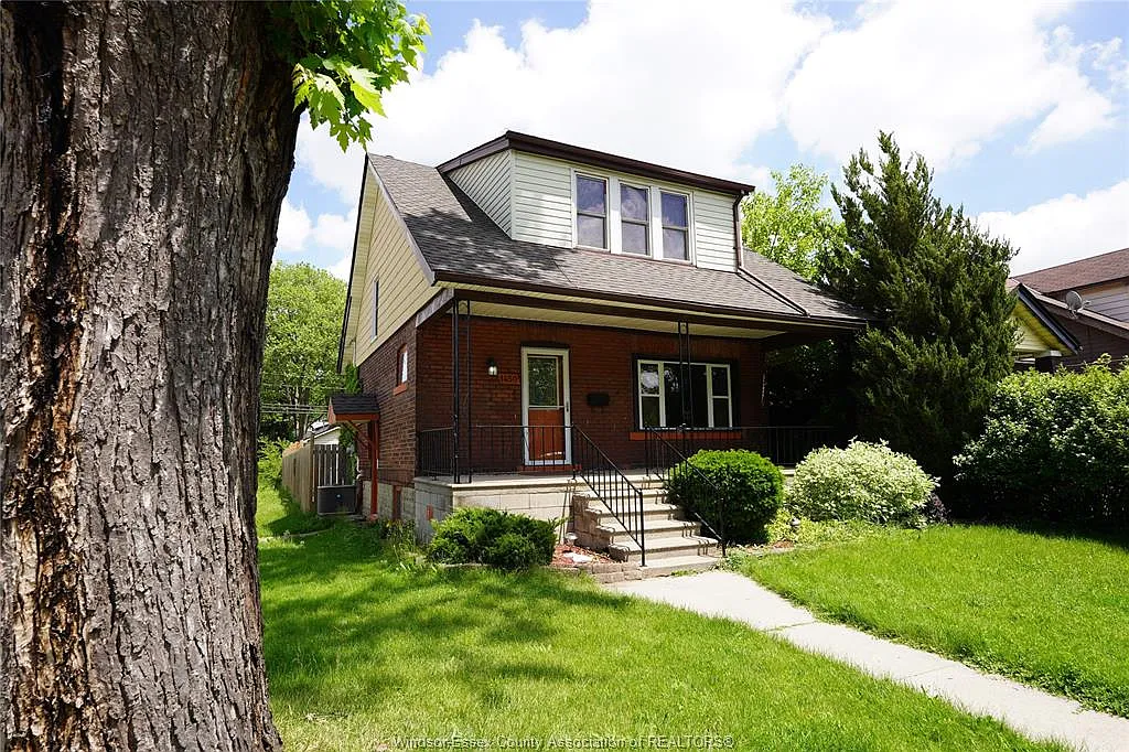 4 bed, $2,200 — Photo 2