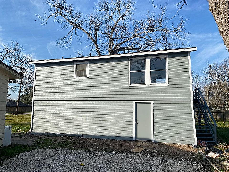 136 W Marion