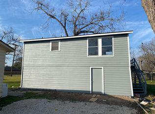 138 W Marion St, Clute, TX 77531