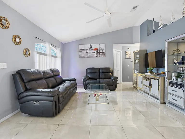 7770 SW 63rd Avenue Rd — Photo 8