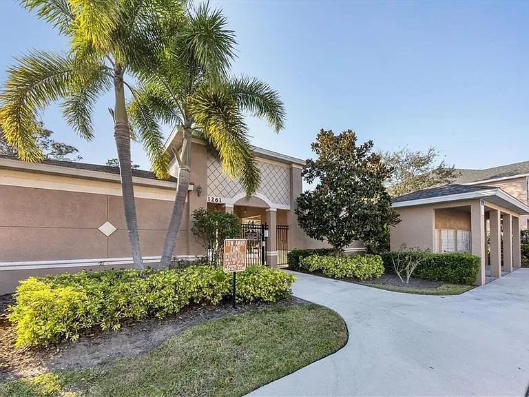 1213 Grantham Dr — Photo 32