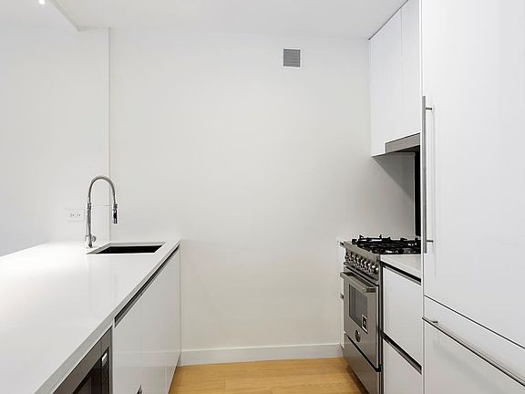 4th image of 301 W 53rd St APT 11G