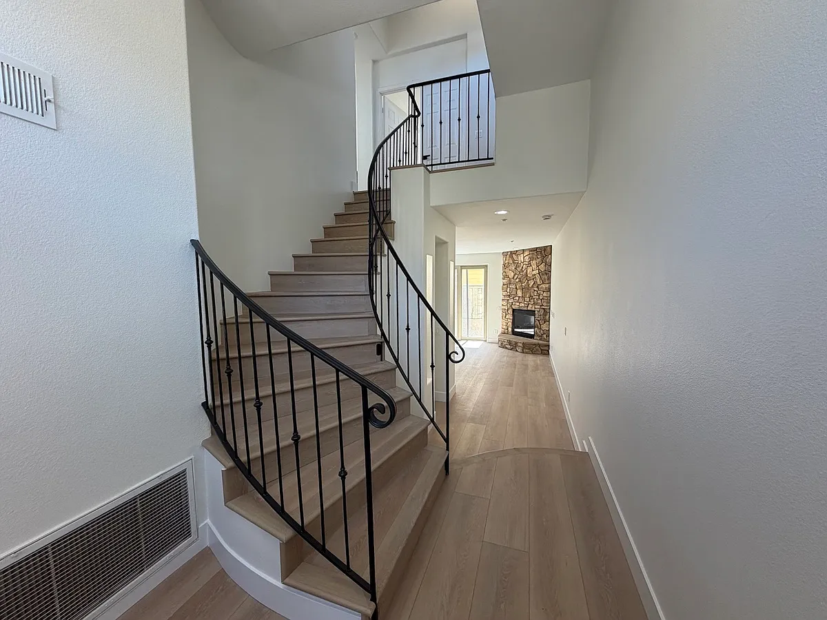 3 bed, 2.5 bath, 1858 sqft, $7,000 — Photo 2