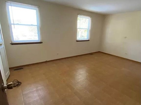 5th image of 822 Carnaby Ct #822
