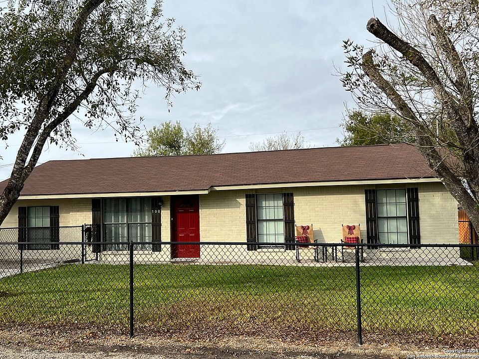 1st image of 108 W Mesquite St