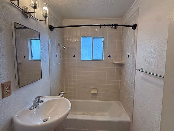 5th image of 484 Hinds Ave #484