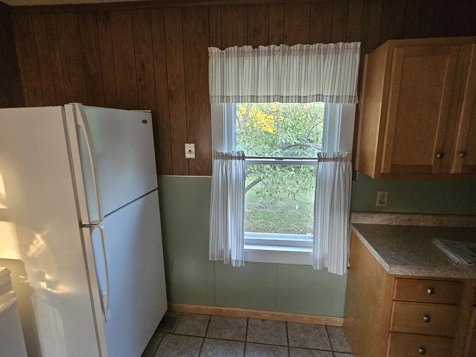 636 Todd St — Photo 2