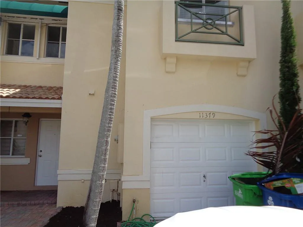 2 bed, 2.5 bath, 1498 sqft, $2,800 — Photo 2