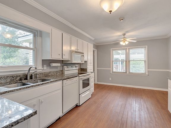 3rd image of 319 Tanglewood Rd
