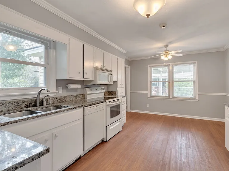 319 Tanglewood Rd — Photo 3