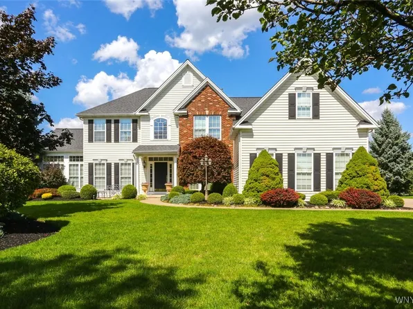 94 Graystone Ln, Orchard Park, NY 14127