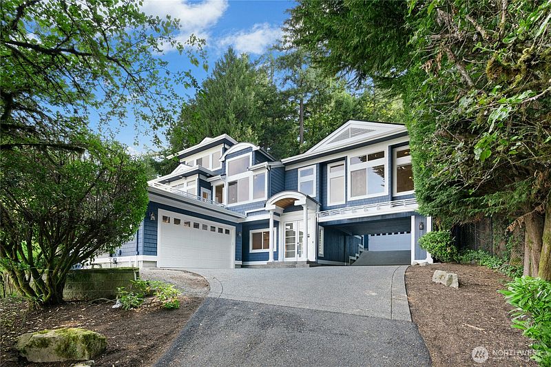 3rd image of 13130 Holmes Point Drive NE