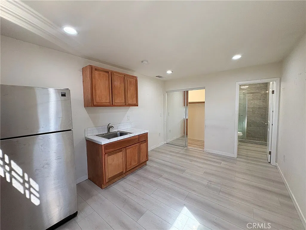 Studio, 200 sqft, $1,400 — Photo 4